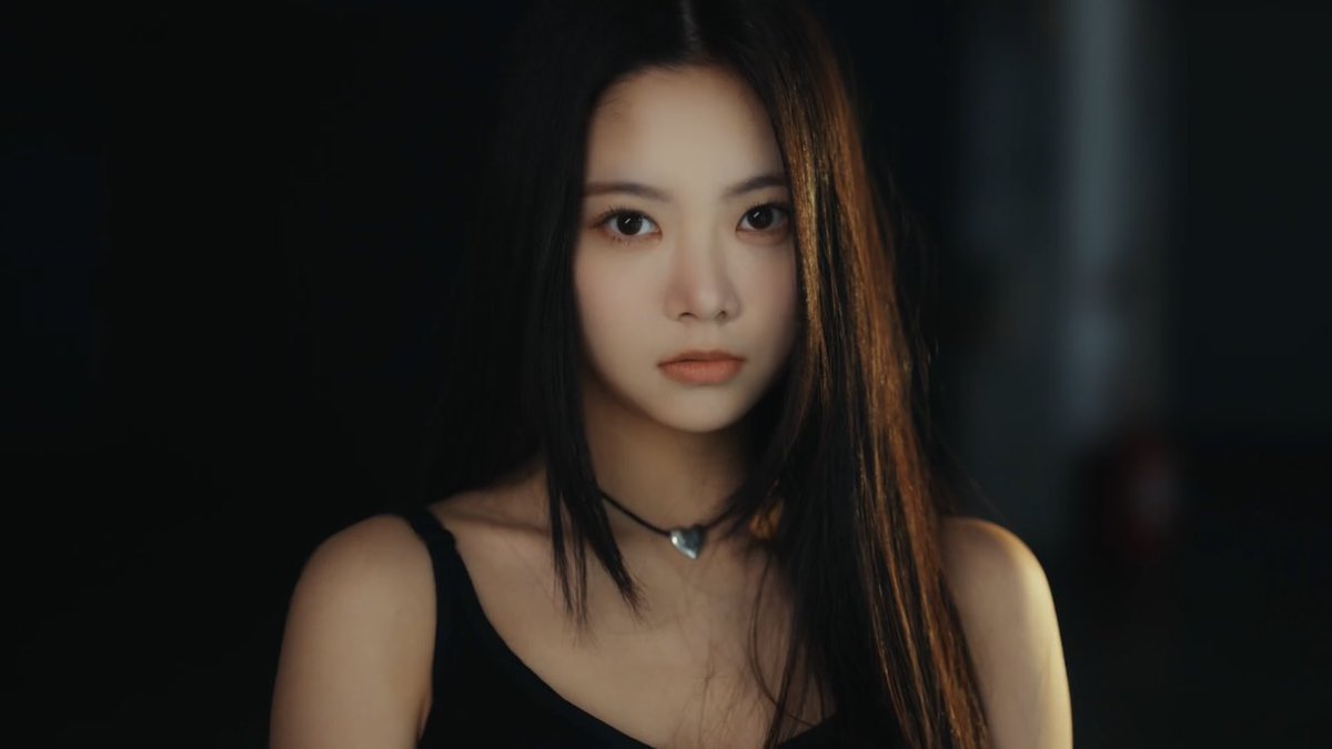 chaeunhong's tweet photo. I could either be a riddle and leave you bewildered, or be an answer and shed light upon you. https://t.co/YsddhB9D1O