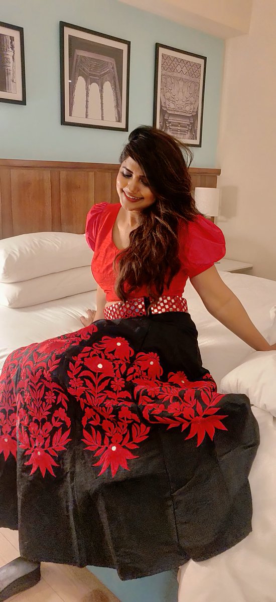 UMANEHA's tweet image. It&apos;s show time 🎼🎤🖤♥️

Manifesting good Vibes &amp;amp; Happy thoughts 😇

#showtime #eventmode #love #peace #happiness #happyheart #kindsoul #greatvibes #confidencematters #speadlove #peacetotheworld #u #un #julymoon #umaneha