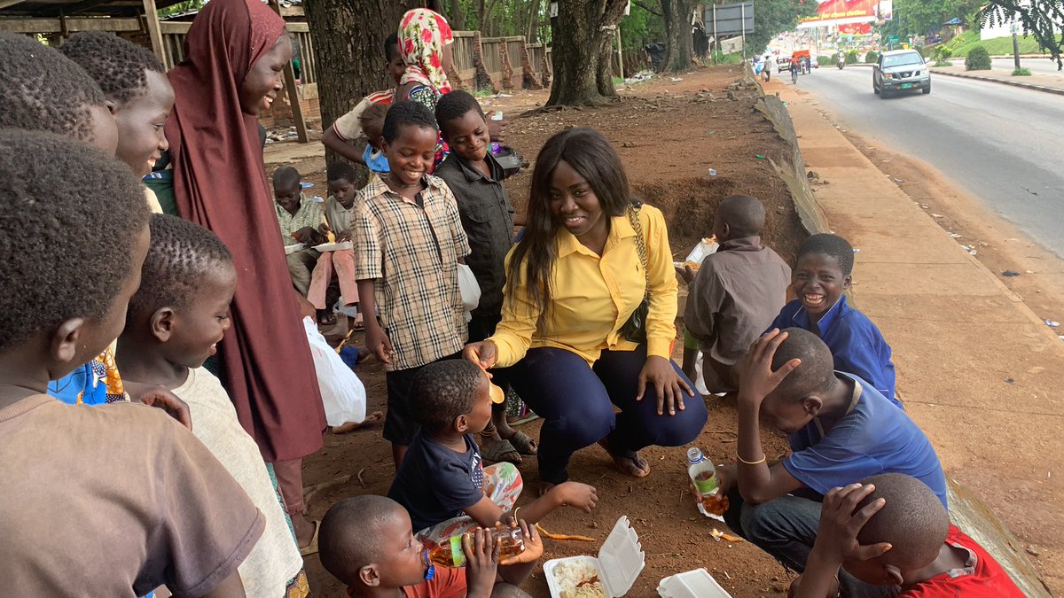 ScholasticaYeb2's tweet photo. I express my sincere gratitude to my friends, colleagues and the whole KNUST fraternity for your unflinching support towards my FEED THE STREET campaign. On 18th April, 2022. The third successive donations to the street happened at Amakom, Anloga junction through to Tech Junction https://t.co/ogNcN9VuvD