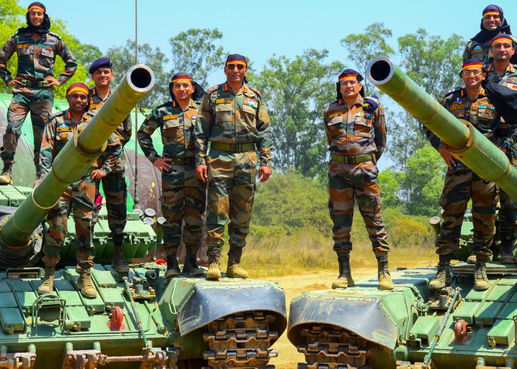 abdulazizbhat83's tweet image. Lt Gen Pratik Sharma, GOC #KhargaCorps witnessed #CombatEngineering training and synergy between all arms being carried out by #KhargaSappers. He lauded them for innovativeness and maintaining high standards of training.
#IndianArmy
#KhargaCorps
#CombatEngineers
@adgpi
