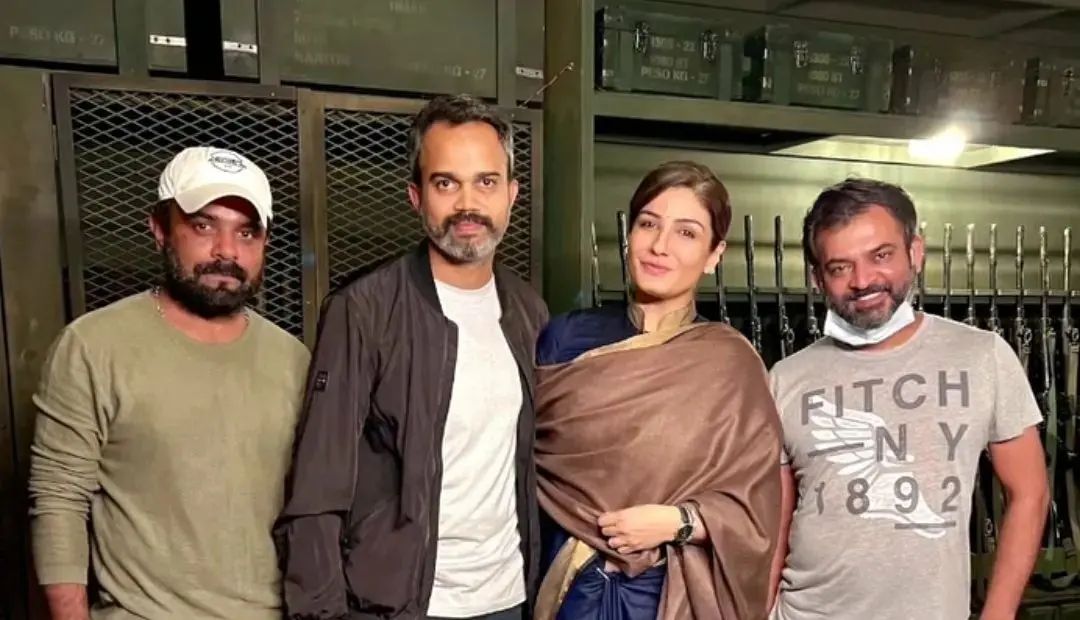 MangoKannadaOff's tweet photo. Few BTS pics from #KgfChapter2 movie π₯
#KGFChapter2OnApr14 @prashanth_neel @TheNameIsYash #KannadaMovies @hombalefilms @TandonRaveena @duttsanjay @SrinidhiShetty7 @KFNofficial @MangoKannada @KFNofficial https://t.co/tRdg1GCJQJ