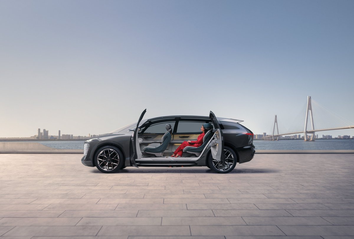 Space travel in the heart of the megacity.
Discover the newest #Audi #concept - The #Urbansphere: audi-mediacenter.com/en/press-relea…