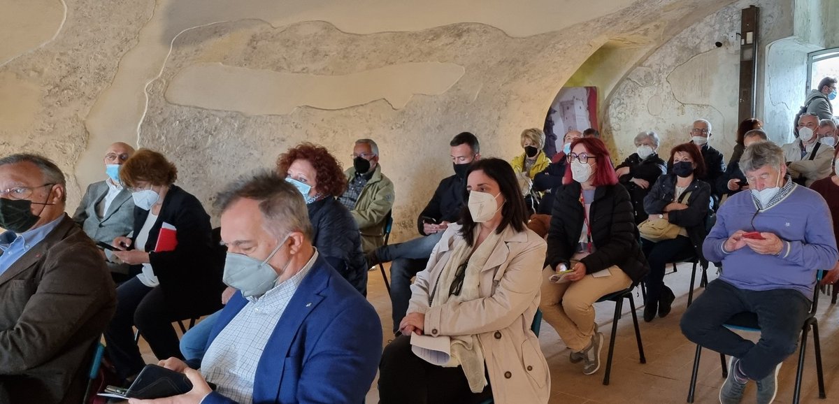 Cgil_Liguria's tweet photo. 🟥 Lavoro, pensioni, fisco: le riforme del governo non sono neutre.
🧐 Chi si affaccia al mondo del lavoro o chi si deve ricollocare ha bisogno di risposte.
👉 servono certezze e garanzie per il futuro dei giovani
🟥 Appuntamento oggi al #Priamar di #Savona con #Cgil e #Spi https://t.co/dCakdRwFfJ