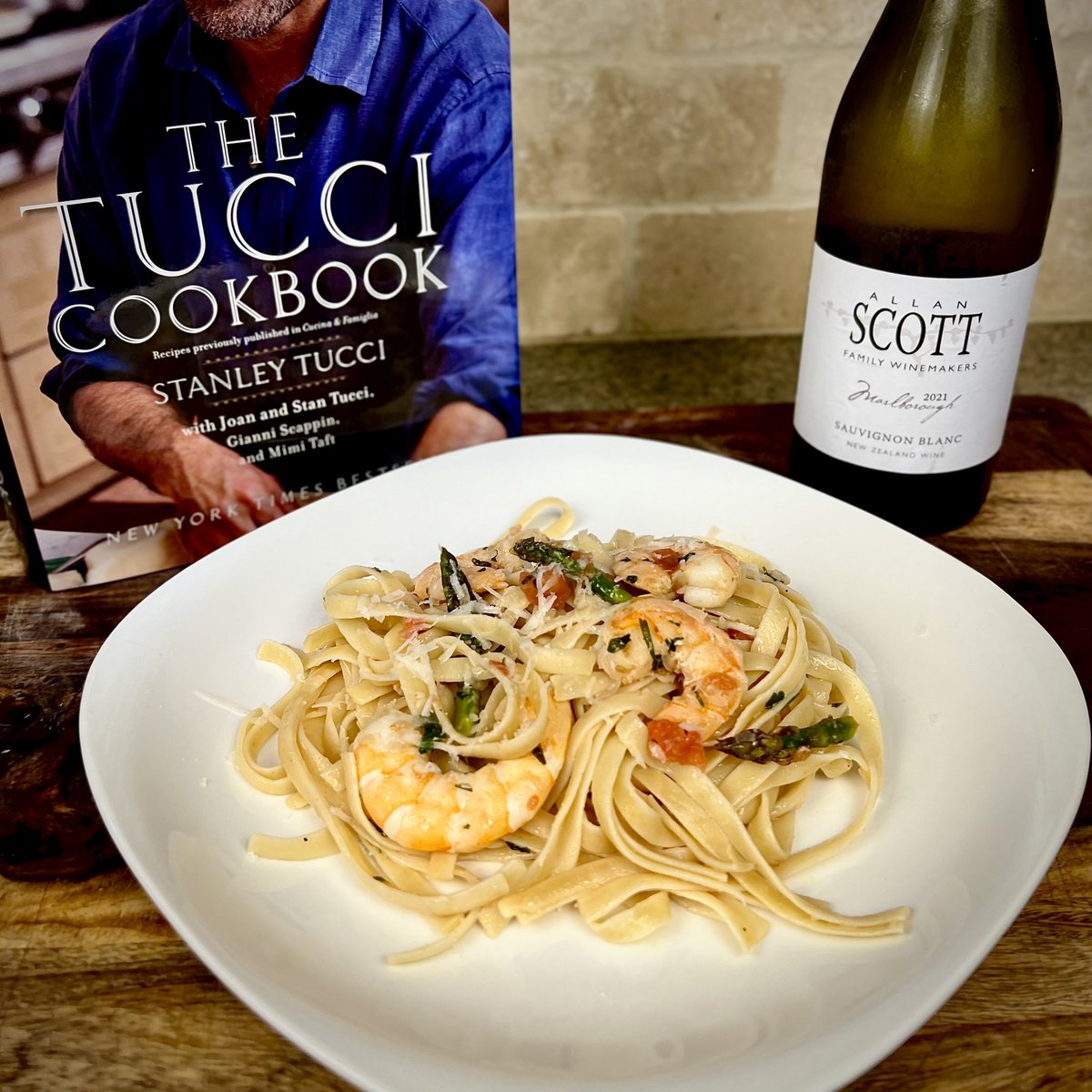 Happy #TucciTuesday! 

Fettuccine with Asparagus &amp; Shrimp.

<a href="/DaddysQuenBrew1/">Daddy’s Que ‘n Brew</a> <a href="/bruntmor/">Bruntmor</a> <a href="/allanscottwines/">Allan Scott Wines</a> 

#pasta #tuesdayvibe #stanleytucci #wine