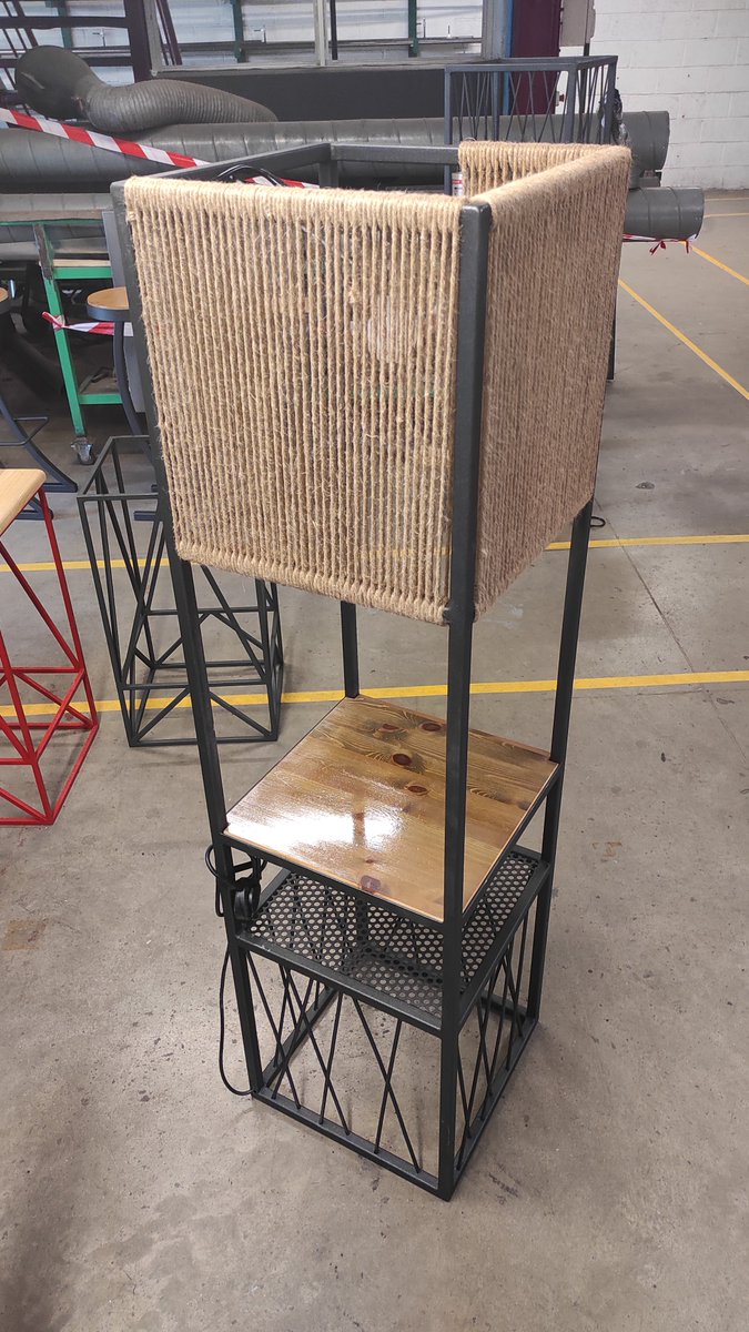 AymardLp's tweet photo. PROJET LAMPES MÉTALLERIE:Les luminaires se sont aussi invités dans l’atelier métallerie du Lycée. Dans le cadre de la réalisation du chef d’œuvre, les apprentis métallier ont pu étudier et réaliser un modèle de lampes indus à la fois design et vintage. https://t.co/8e4V3ttiH6