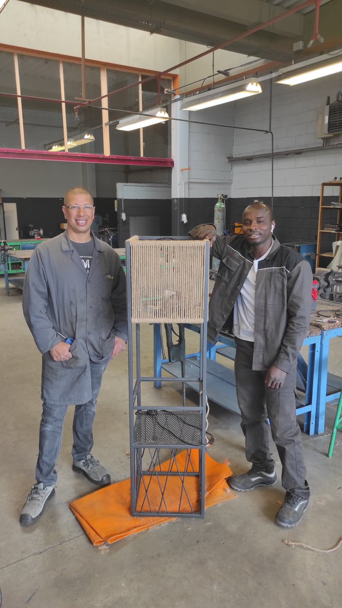 AymardLp's tweet photo. PROJET LAMPES MÉTALLERIE:Les luminaires se sont aussi invités dans l’atelier métallerie du Lycée. Dans le cadre de la réalisation du chef d’œuvre, les apprentis métallier ont pu étudier et réaliser un modèle de lampes indus à la fois design et vintage. https://t.co/8e4V3ttiH6