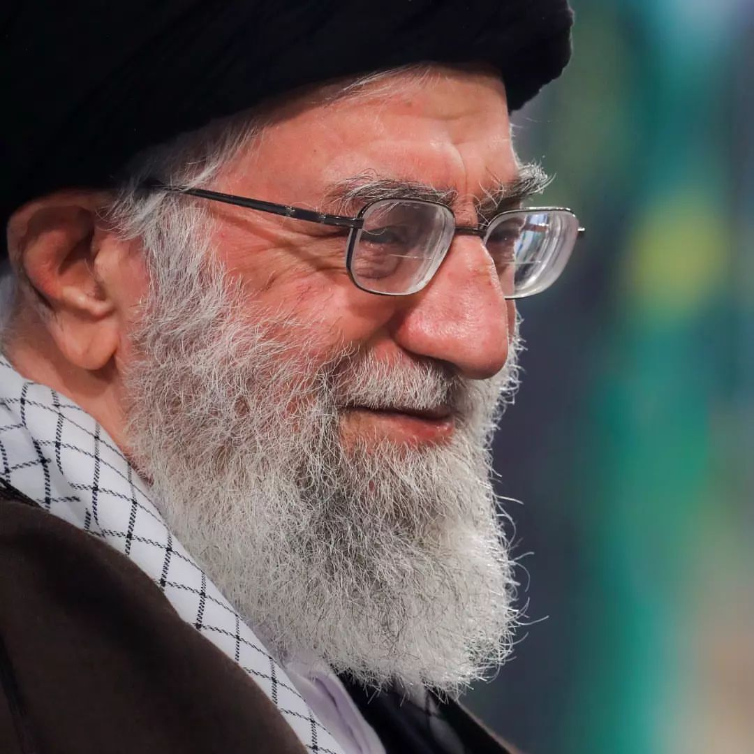 MirzaSharik6's tweet photo. TALASH KARTE HAI WO SHAJRA AALIM E HAQ KA 
KHUD APNE SHAJRE BHI JINKO MILA NHI KARTE 
SALAM LAKHO HO SISTANI KHAMENAI PAR 
 HAR EK QAUM KO REHBAR MILA NHI KARTE https://t.co/BXLAX31cdN
