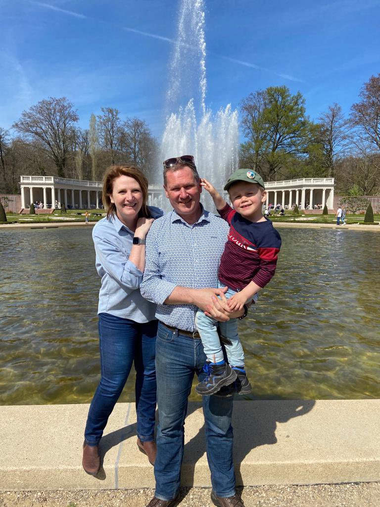 We zijn onvoorstelbaar blij en zo dankbaar met de adoptie van onze Djens! Dit hadden we nooit kunnen bedenken! 🥰