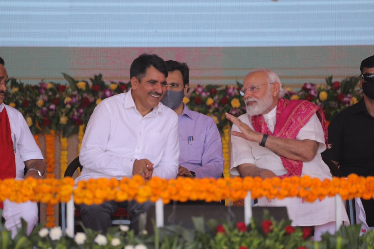 ChaudhryShankar's tweet photo. શ્વેતક્રાંતિના નાયક, જન જનના હૃદયસમ્રાટ, મારા પથદર્શક. https://t.co/SG3yuW7fWl