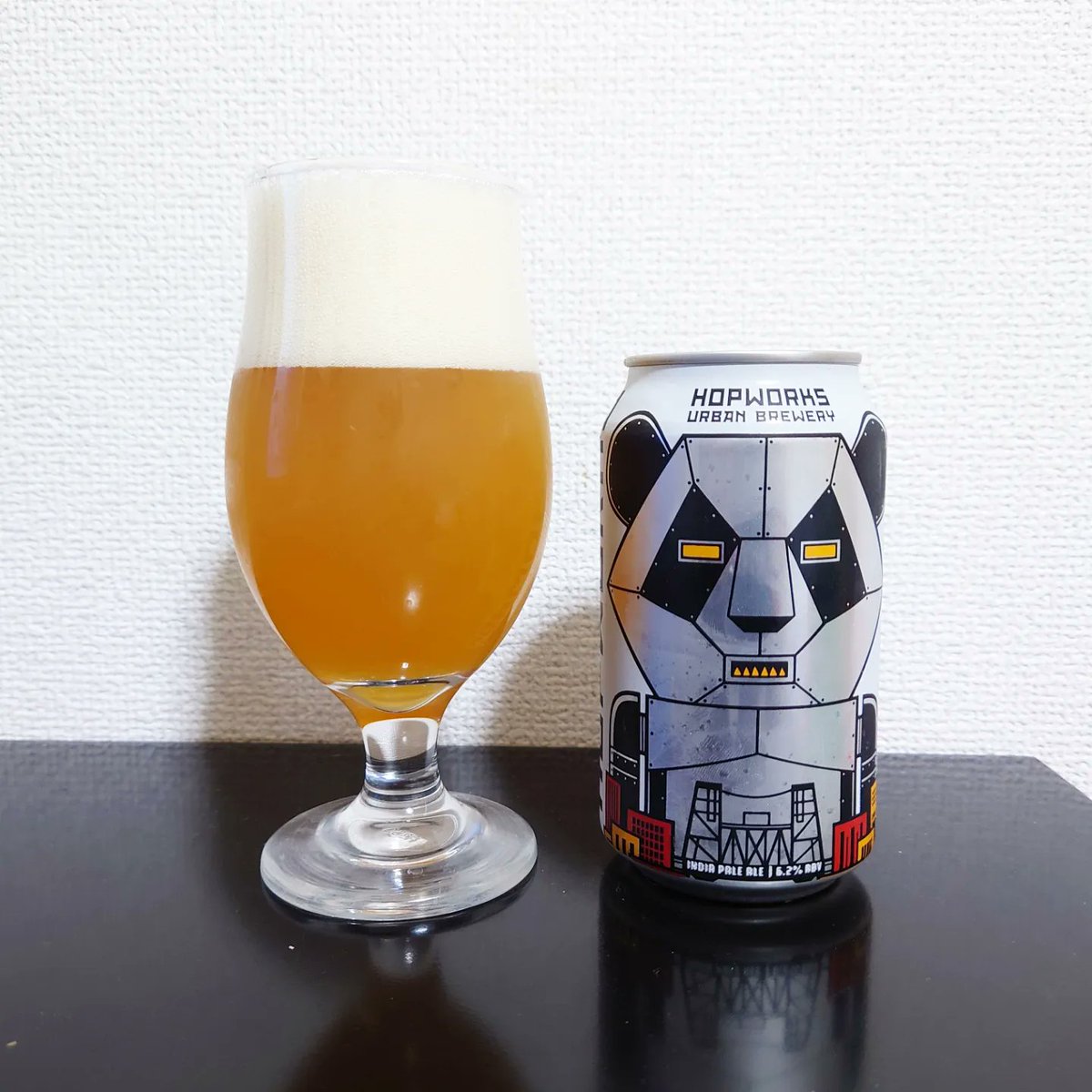 maruichi_sakado's tweet photo. 今夜のお供は #ロボットパンダヘイジーipa 🍺
今回はアメリカのビール🇺🇸
このIPAは口に入れるとガツンと苦味が来るけど、後味は結構スッキリといった感じですね😌
#ビール
#beer
#robotpanda
#hopworks https://t.co/50jTpnLbpt