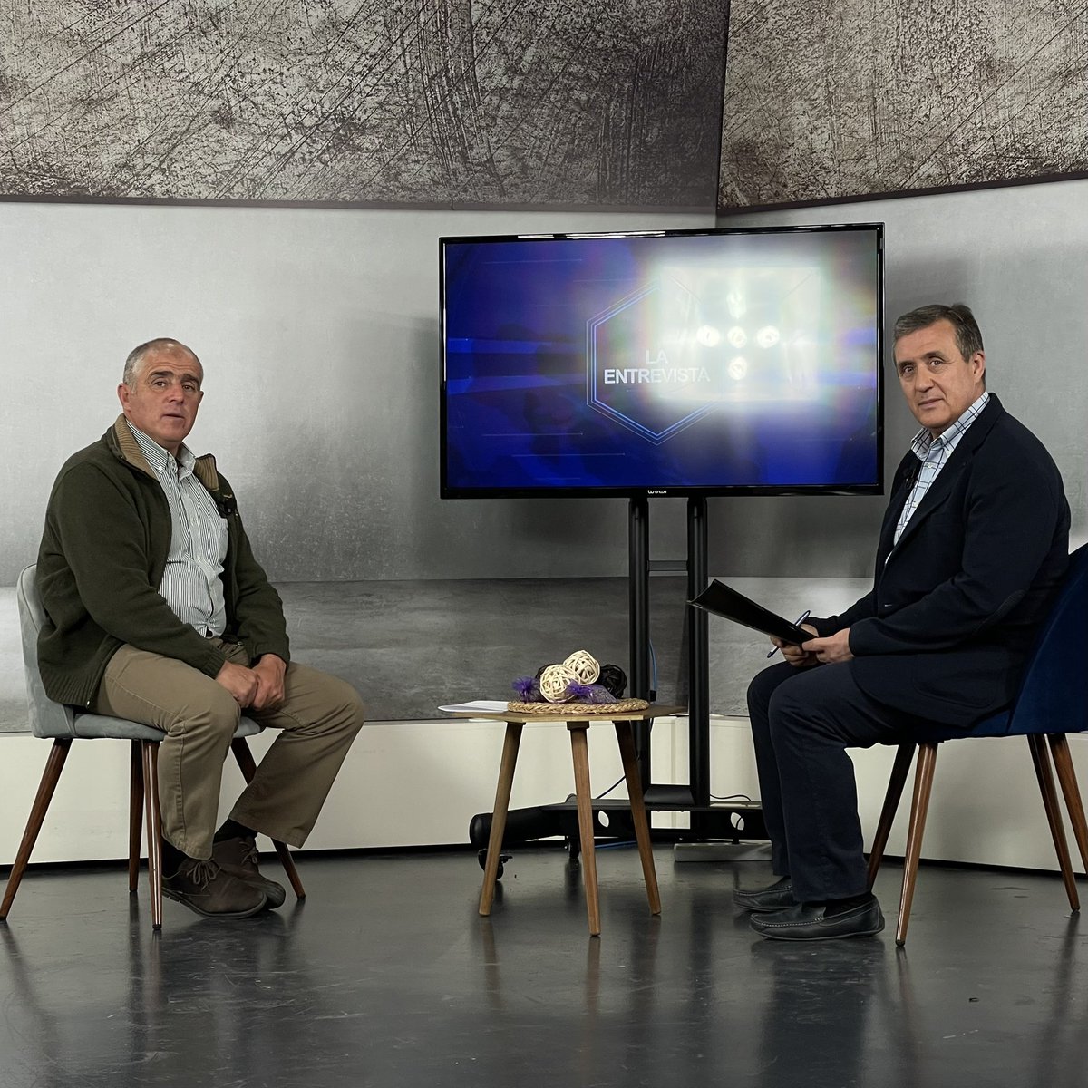 📺 En el informativo de <a href="/GuadaTV_TV/">TV</a> se habla de la 𝗰𝗼𝗿𝗿𝗶𝗱𝗮 𝗱𝗲 𝗽𝗿𝗶𝗺𝗮𝘃𝗲𝗿𝗮. José Luis Viejo, empresario, desgrana los detalles del festejo de este sábado.

𝗖𝗢𝗠𝗣𝗥𝗔 𝗧𝗨𝗦 𝗘𝗡𝗧𝗥𝗔𝗗𝗔𝗦: 👇👇

🔗 bit.ly/torosbrihuega
📞 690 041 918.
👉 <a href="/VilladeBrihuega/">VilladeBrihuega</a>