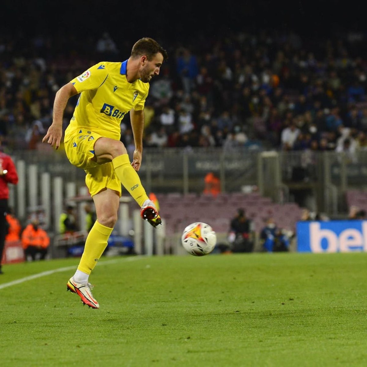 raulparra21's tweet photo. Una noche histórica para seguir luchando por el objetivo!!! No hay palabras para describir el partido y las emociones de ayer… VAMOS💛💙 https://t.co/CjapHXOLrV