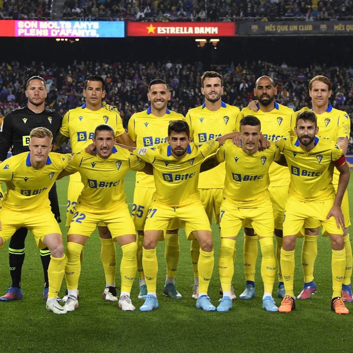 raulparra21's tweet photo. Una noche histórica para seguir luchando por el objetivo!!! No hay palabras para describir el partido y las emociones de ayer… VAMOS💛💙 https://t.co/CjapHXOLrV