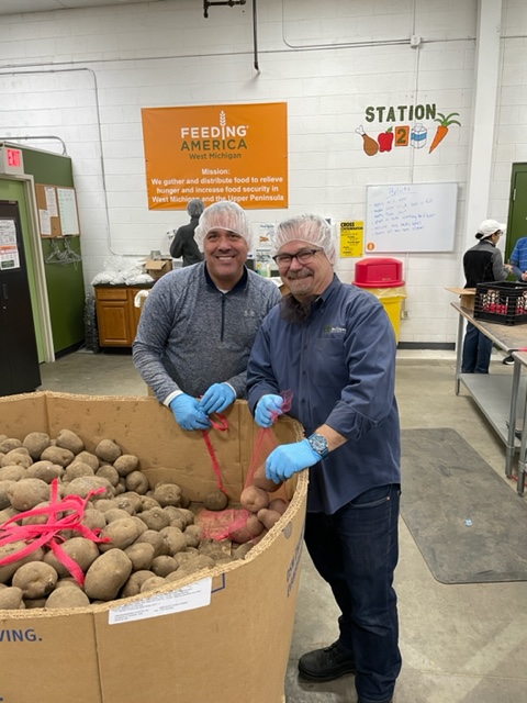 Last week our Sales Team in the West Region had the opportunity to volunteer with <a href="/FeedingAmerica/">Feeding America</a>. They bagged 4,700 lb of potatoes that will go out to community members with food insecurity in West Michigan and the Upper Peninsula! Thank you Team West! #teamve #supportlocal