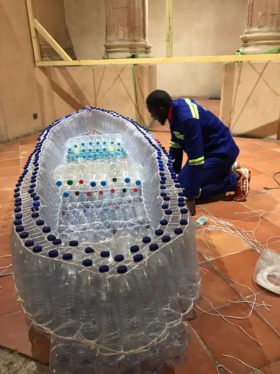 LemonTri's tweet photo. Dans le cadre de l'exposition "Objets migrateurs. Trésors sous influences" actuellement au @Mucem à #Marseille, retrouvez le superbe #ECOBOAT réalisé par l'association @Madiba20161 !
Une oeuvre engagée créée à partir de #bouteilles en #plastique collectées par Lemon Tri 😉🍋 https://t.co/sxdb2nWoRB