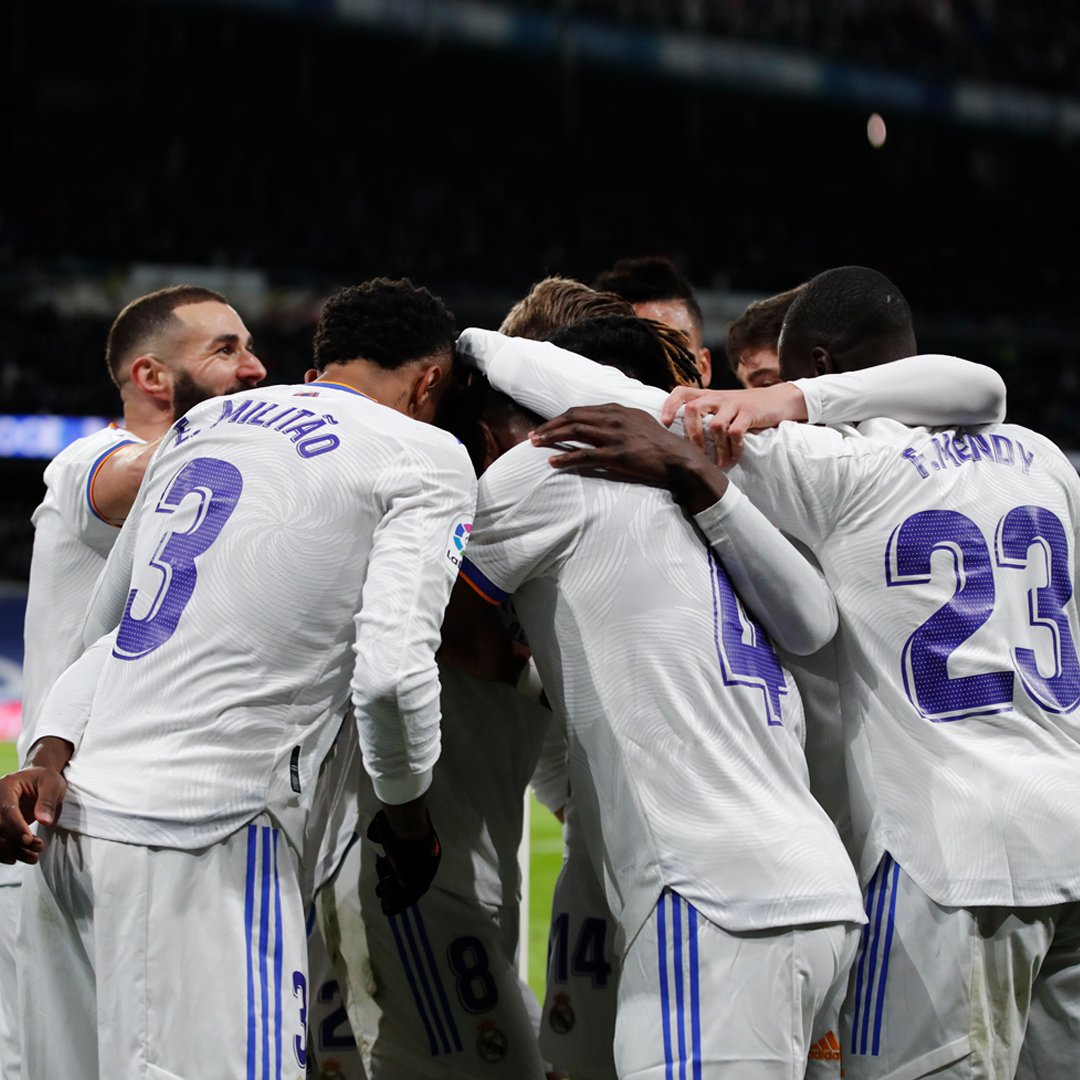 futbolmahou's tweet photo. ¡Que levante la mano el madridista que quiera un viaje a Mánchester + dos entradas para disfrutar del @realmadrid! 🙌 Síguenos y déjanos en comentarios con quién lo vivirías. Porque el fútbol es más fútbol cuando nos encontramos 😉 https://t.co/tkRKCFSZHt