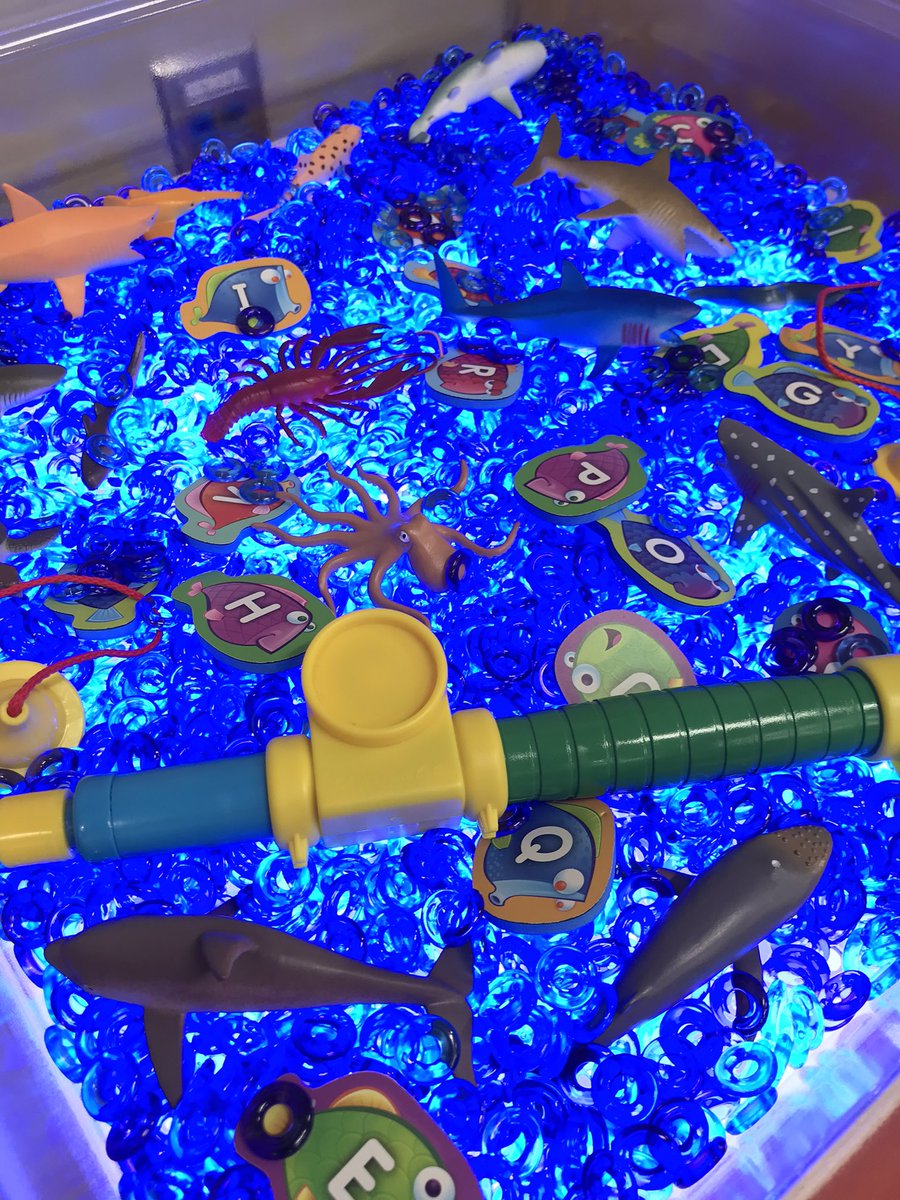 PHSmiles's tweet image. Investigating what’s in the ocean through sensory play! ABC Go Fish and seashell investigation. #lighttable #sandandwatertable #PreK #handsonlearning @CopelandCFISD @CyFairISD