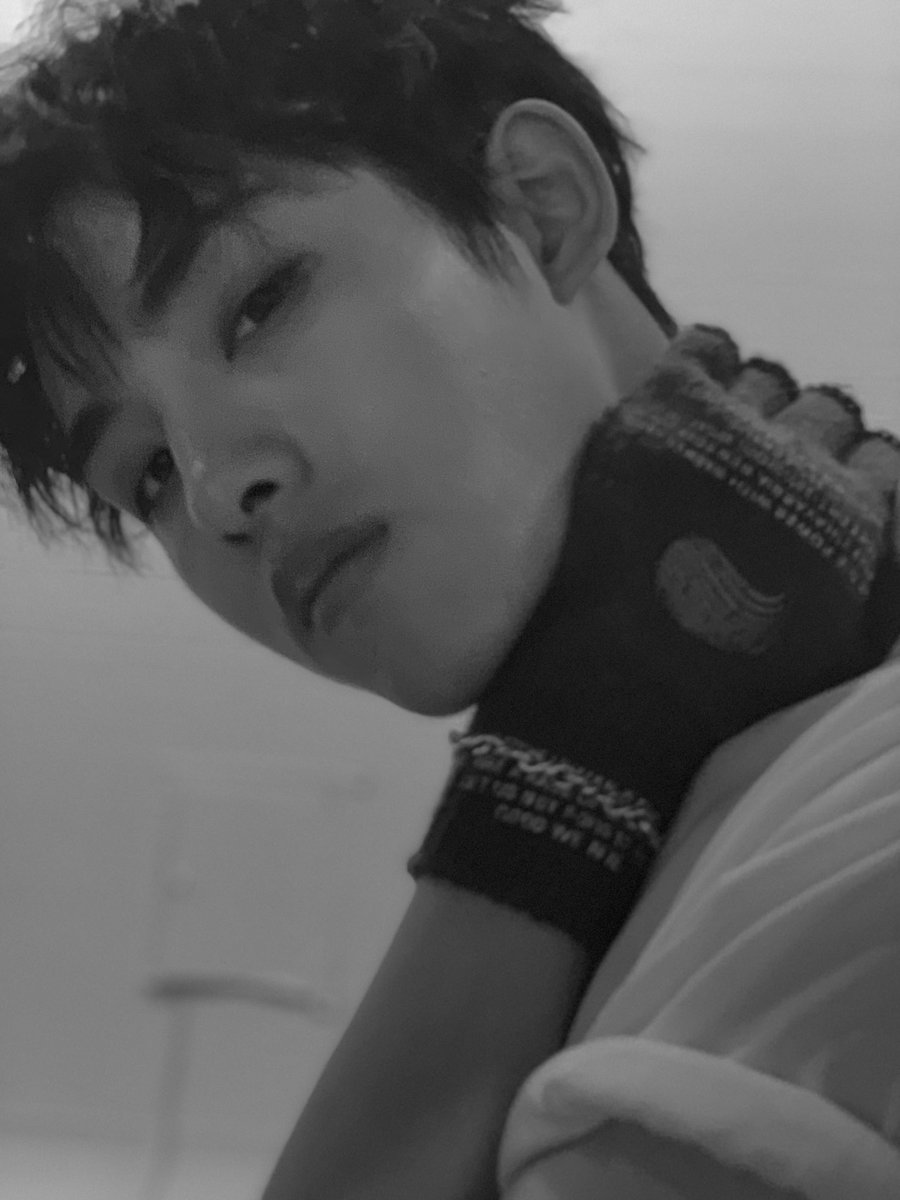 Winwin in black and white is on another level