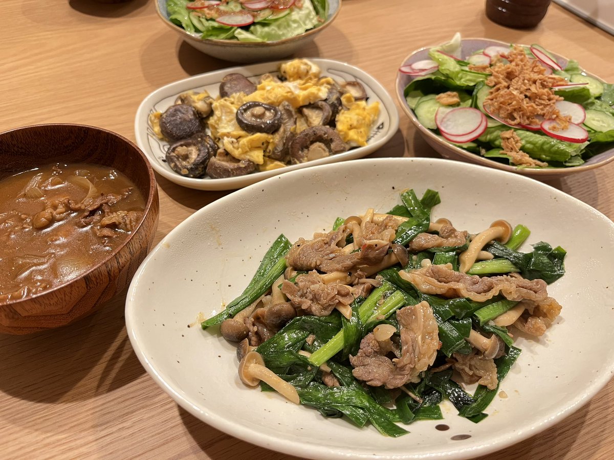 今日の 🍴プルコギ炒め 🍴椎茸と卵のマヨ炒め 🍴サラダ 🍴残りのハッシュドビーフ 今日もお疲れ様でした🍻