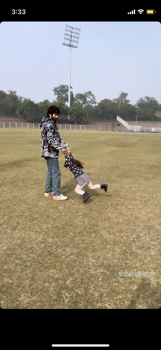 The kids from the sets of #Jersey ! Our favourite kinda BTS 🥰 @shahidkapoor #ZainKapoor #MishaKapoor