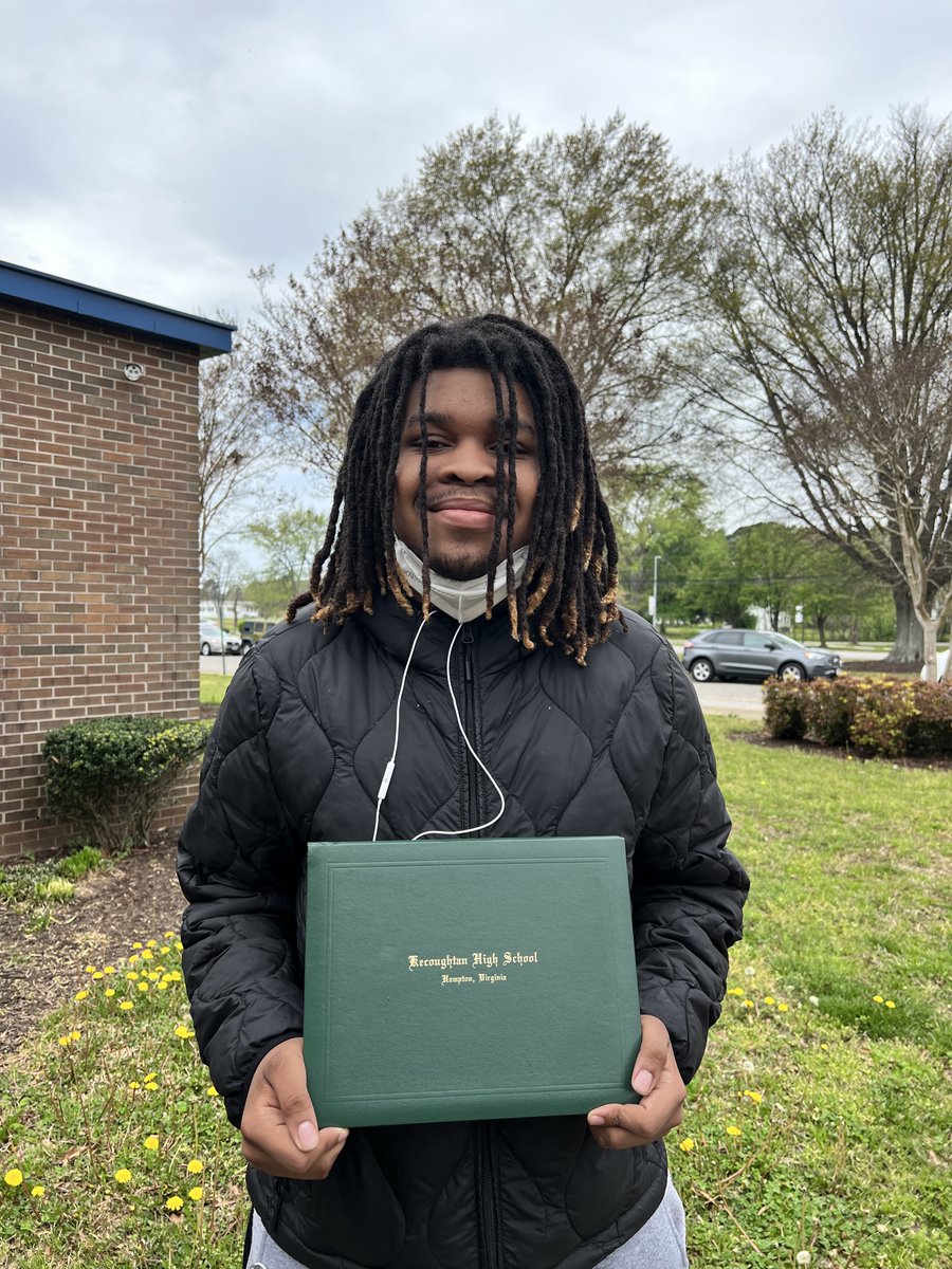 HCS_HAALC's tweet photo. Grad today, opportunities tomorrow. Congrats, NaShawn! #WeAreHCS @HamptonCSchools https://t.co/xbapHaAais