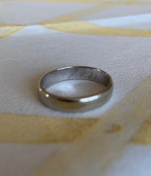 PTRVDA's tweet photo. Mijn opa is zijn trouwring kwijtgeraakt bij een uitstap naar Tongeren en zou die ring graag terugvinden.

In de ring staat er 2-7-83 Willy Josée

Mocht je deze gevonden hebben, mag je me altijd een DM sturen. https://t.co/7mcqLNCxGm