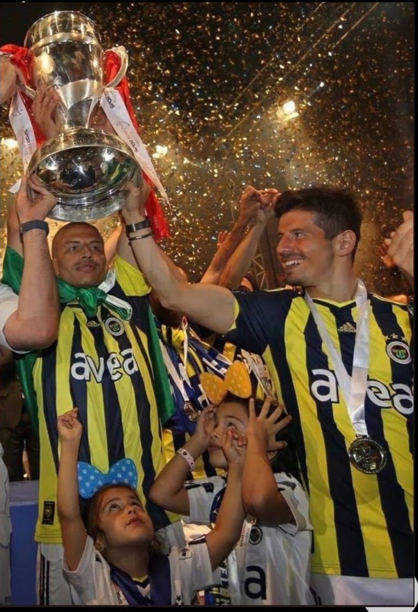 2010-2011 SEZONU Şampiyonu Trabzonspor diyen Umut Bulut için Hatırlatma 👇

2010-2011 SEZONU Şampiyonu Fenerbahçe'dir 💛💙

#Fenerbahçe 
#YaCevapVerYaHesapVer