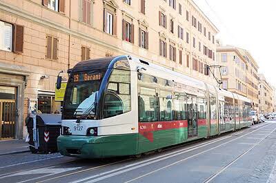 uug_p_raku's tweet photo. プロレスラーを電車で例えてみた❕

🚃アジャコング選手🚃

イタリア ローマの路面電車ＬＲＶ9100型

理由: カラーが似ているのと路面電車が走行するとき鳴らす鐘のことをフットゴングというため
#tjpw https://t.co/tRLc80gczV