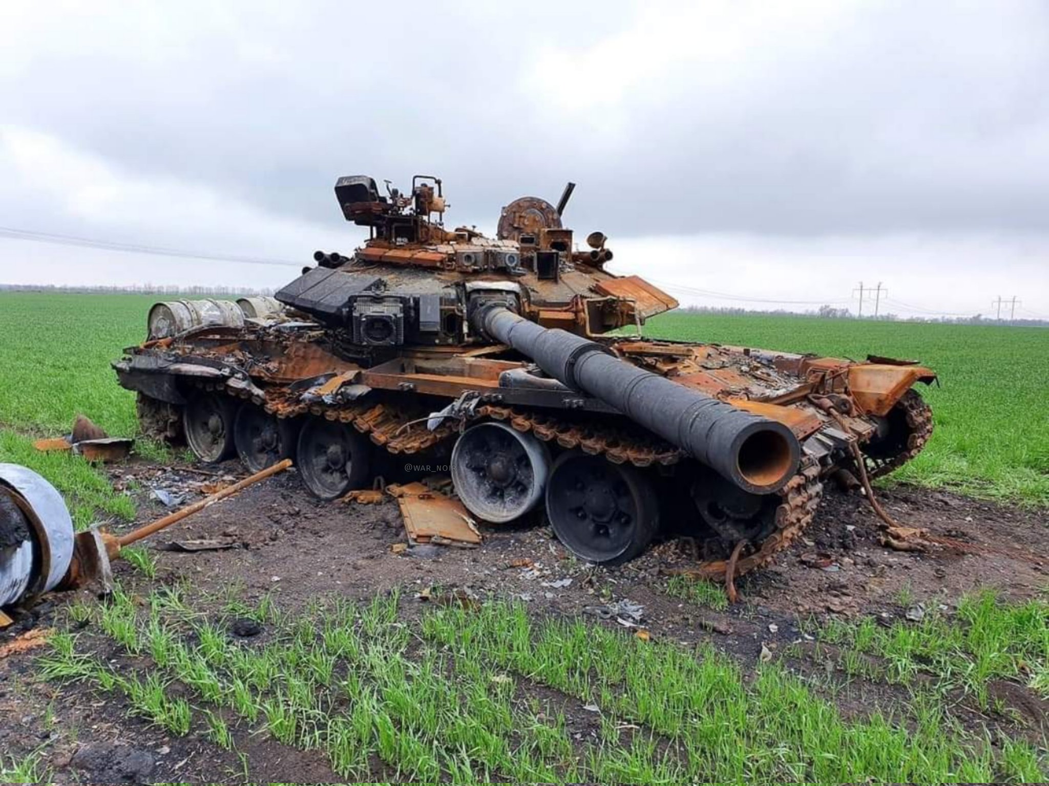 Разбитые z. Уничтоженный в танк т90 Украине. Уничтоженные танки т90 на Украине в 2022. Т-90 ВСУ.