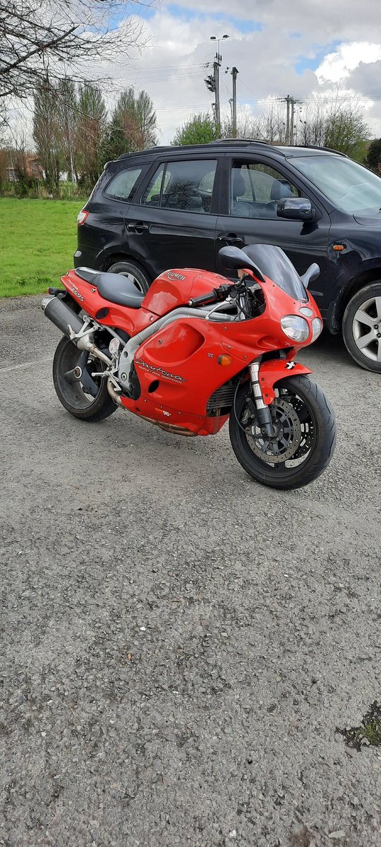 LukeFoxyHopkins's tweet photo. Birthday spin! Great weather till I stopped for a coffee, cleared up quickly though. #Triumph #Daytona #T595 https://t.co/oXprATBJrV