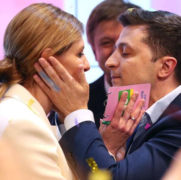 MarcelaErcia's tweet photo. #Zelenskyy

@WorldwideMethod
@spa_cie
@uamsseb
@iosu_blanco
@MarcelaErcia

@MarkBird17
@LorenzettiEco
@Sunny66204366
@gonzalez_lulo
@M_Cobbett71

@Blindfaith551
@HLStockenstrom
@1977Mamerto
@TakoTako_BooBoo
@VW0019

@halconavicencio 
@UsBitch_ 
@ElviaVsquez25 
@Ruth__11_ https://t.co/Nz0uVWDMF3