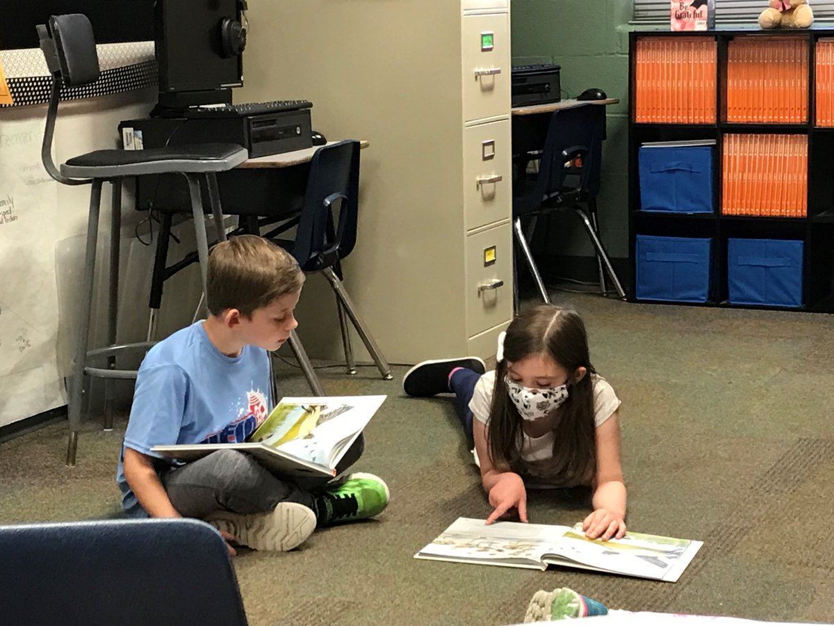 reiddinos's tweet photo. Is there anything better than reading?  We are not sure and our students agree. They love learning all the interesting facts in books  #dinoleaders #leadwithHEART #dinoreaders https://t.co/uyZt3cxsnY