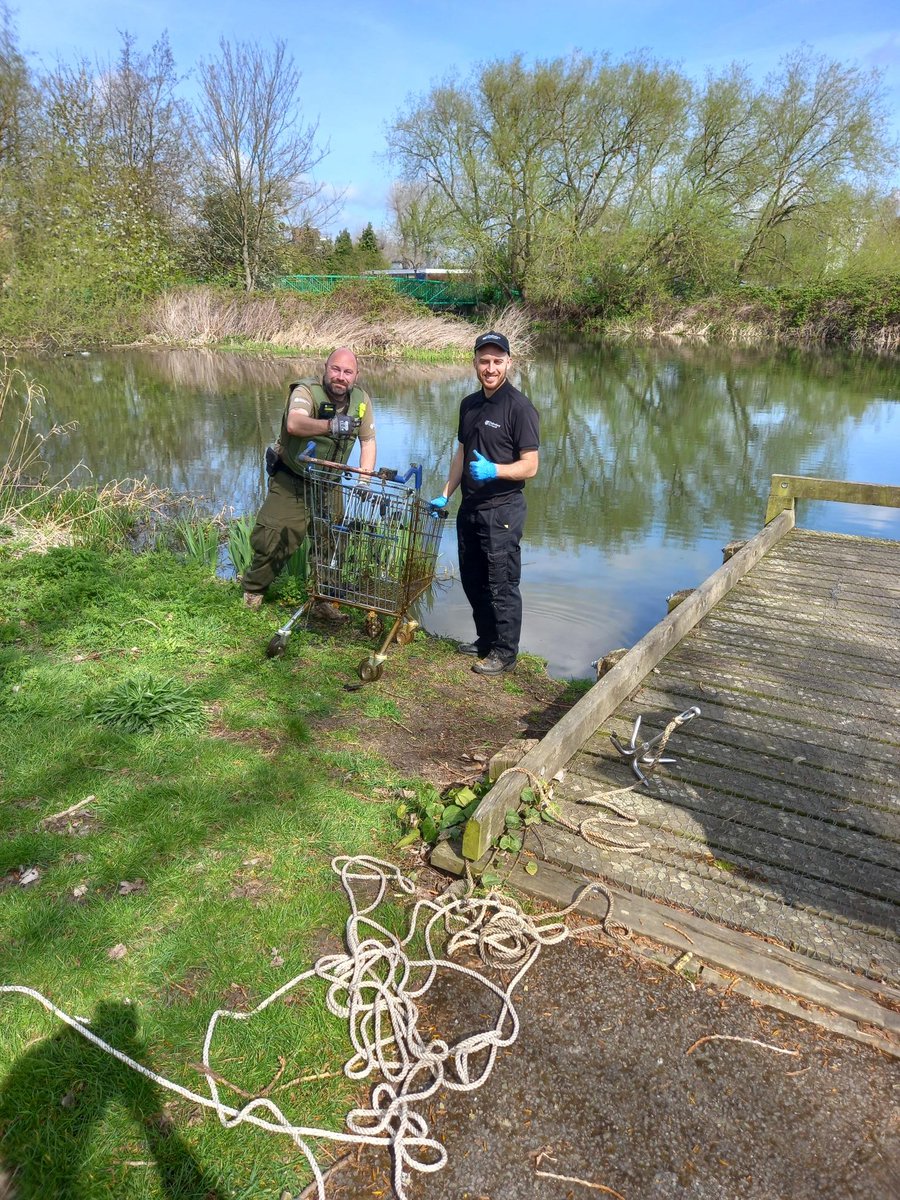 ChelmsHealth's tweet image. A joint operation between the Community Protection Team and The Environment Agency saw 14 trolleys pulled out of the River Can and River Chelmer last week. The wildlife was safely returned to the River. If you see an abandoned trolley, please report it to chelmsford.gov.uk/environment-an…