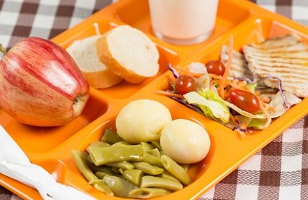 🔴 Abierto, hasta el 9 de mayo, el plazo ordinario de presentación de solicitudes de ayuda a #ComedoresEscolares. 🍽️

👩‍🎓👨‍🎓 Para el alumnado ya matriculado en los centros educativos.

📅 Plazo: hasta el 9 de mayo.

#AlumnadoCyL #FamiliasEducacyl

ow.ly/R5BZ30jx1Xs