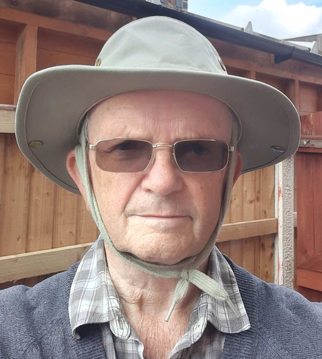 geoffnelder's tweet photo. Are you a cowboy? said a 3-year-old boy in #Woodsend library. #Flixton.
Yes, but I've my horse and gun outside. https://t.co/84wIvIIf4n