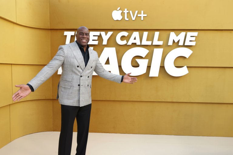 UrbanBridgez's tweet image. The Stars Celebrate #TheyCallMeMagic | Coming to Apple TV+ Friday urbanbridgez.com/2022/04/19/the…