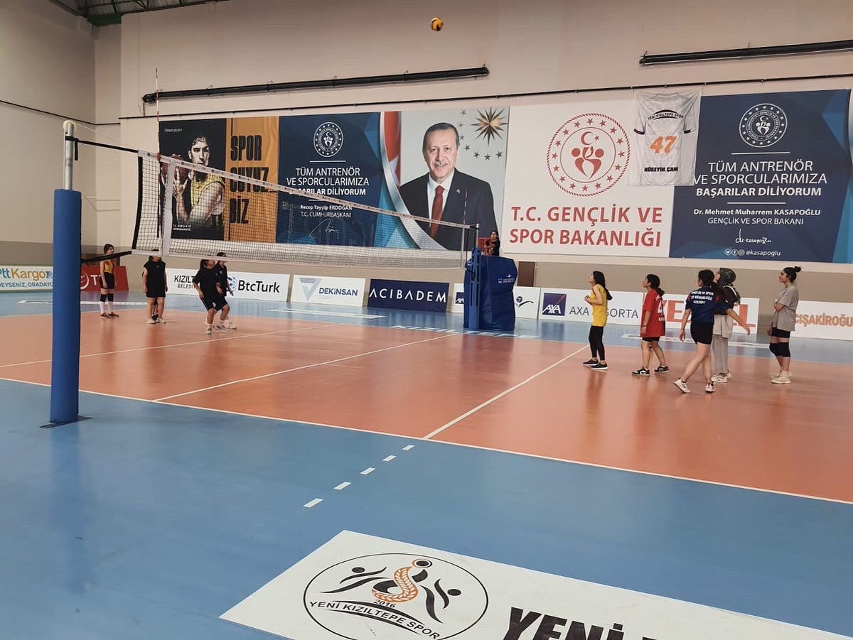 Voleybol antrenörümüz Sait KORHAN’ın sporcuları ile antremanından <a href="/RTErdogan/">Recep Tayyip Erdoğan</a> <a href="/kasapoglu/">Dr. Mehmet Kasapoğlu</a> <a href="/mehbaykan/">Mehmet Baykan</a> <a href="/hamzayerlikaya/">Hamza Yerlikaya 🇹🇷</a> <a href="/kamuranozden/">Kamuran ÖZDEN</a>