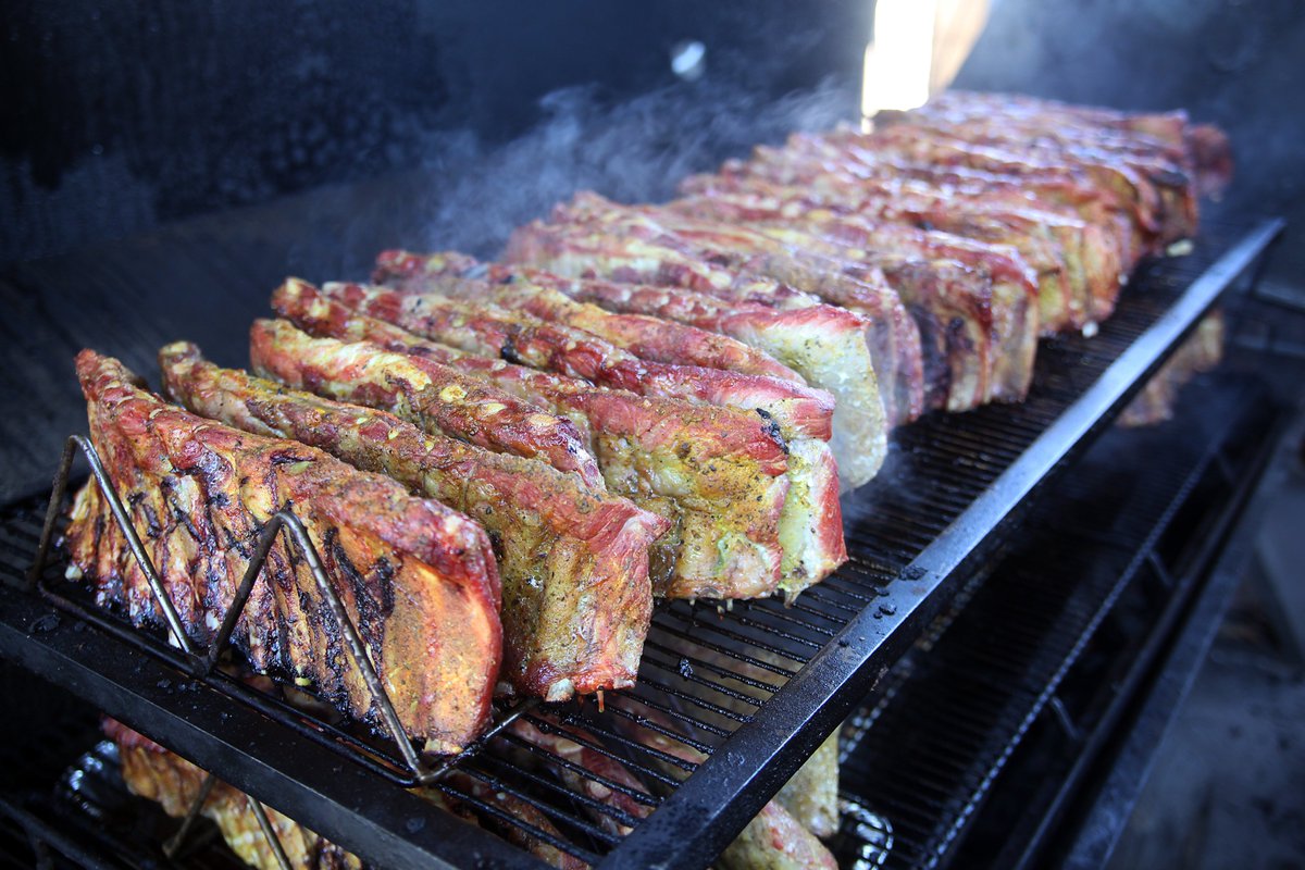 whetstoneradio's tweet image. 🧵 Sorry to everyone in North Carolina, but this episode of #SettingTheTable with @audiophilegirl is setting the record straight: Virginia is the birthplace of American barbecue.