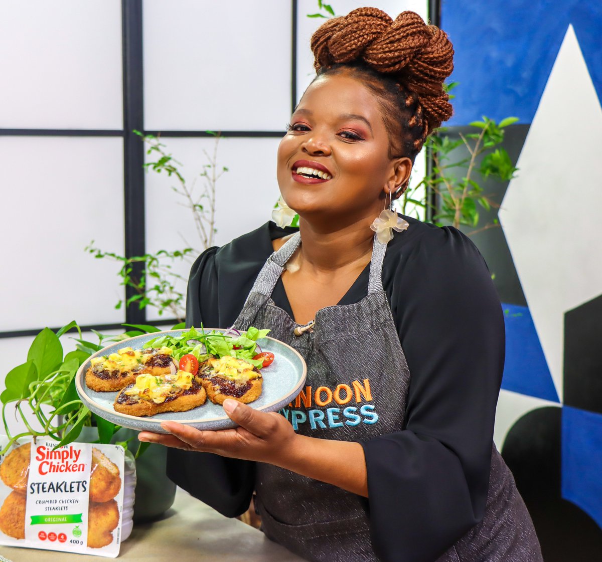 AfternoonChat's tweet photo. Moms, after all you've done over these Easter holidays you deserve a little simplicity! 😅
Keep things simple and delicious with our #SimplyChicken Hawaiian Chicken Pizza Steaklets. Get your hands on the full recipe here: https://t.co/xthe7U6hFu #AfternoonExpress https://t.co/3aTIGY0hST
