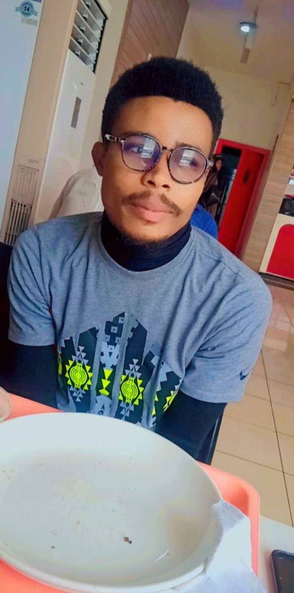 Supsavedamarine's tweet photo. When I'm not writing codes or building a software 💻 0️⃣'s and 1️⃣'s

#Lunchtime 
#softwaredeveloper #100DaysOfCode
#programmer
#SAFEMOONARMY https://t.co/ucwuHhbxZi