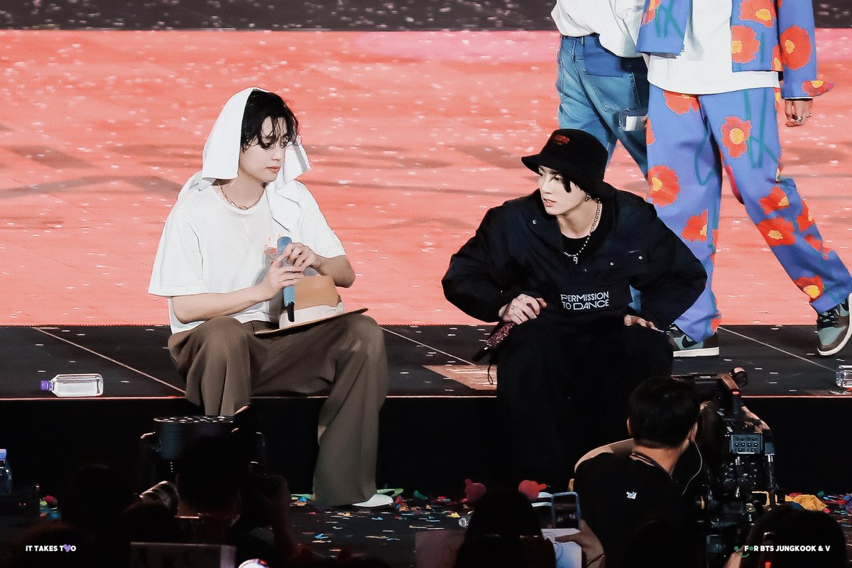 ItTakesTwoKookV's tweet photo. 220416 PTD IN LAS VEGAS🐯🐰
#PTD_ON_STAGE_LV

#김태형 #전정국 #국뷔 #Taekook #KookV #Taehyung #Jungkook @BTS_twt https://t.co/4hh832qDuV
