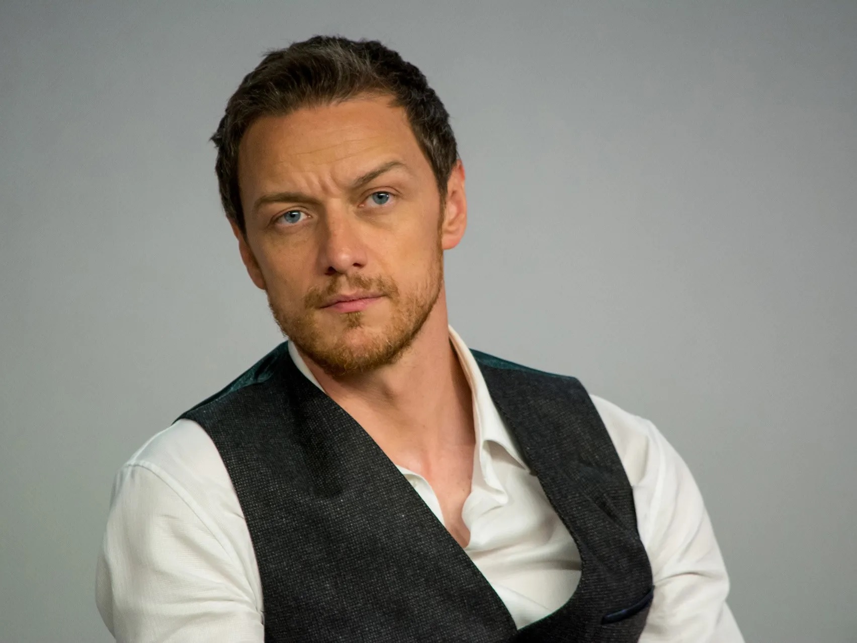 Happy Birthday to actors James McAvoy, Andie MacDowell, Robbie Amell and John Cameron Mitchell. 