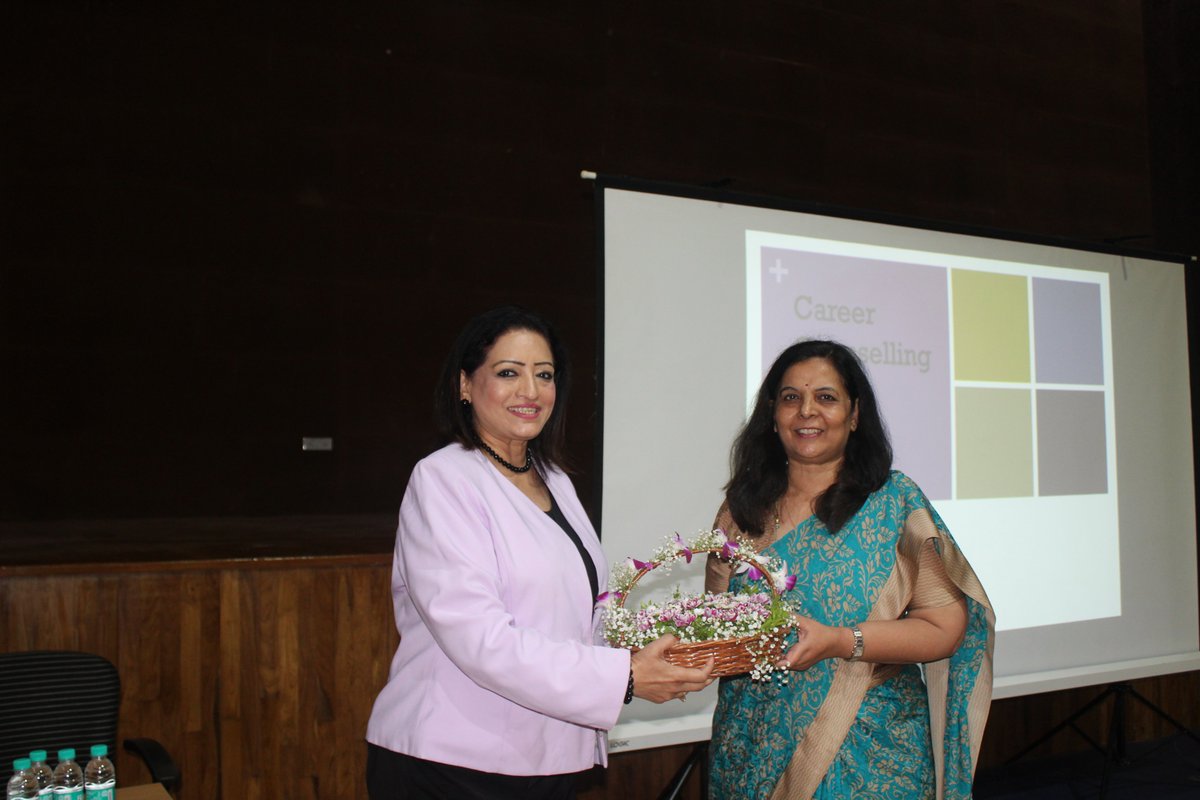 mlsi_ib's tweet photo. An amazing session on ideas as to how students can utilize their summer vacation to learn something new and develop their skills presented by Dr. Pratibha Jain and Ms. Sonam Moondhra. 
#MLSI #IBPYP #IBMYP #IBDP #InternationalBaccalaureate #MLSIRocks #Education #Career #Future https://t.co/o6kXLkWVUp