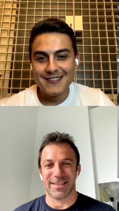 nadhiasss's tweet photo. “Pronto Paulo, ascolta, ascoltami non firmare con nessuno, io sto arrivando, c’ho pronto il rinnovo, e mandiamo a casa pure Arrivamale, dai, ci vediamo alla continassa figlio mio, ciao, cia, cia ” 
#Juventus #Dybala #Delpiero https://t.co/xMcBcYsDkx