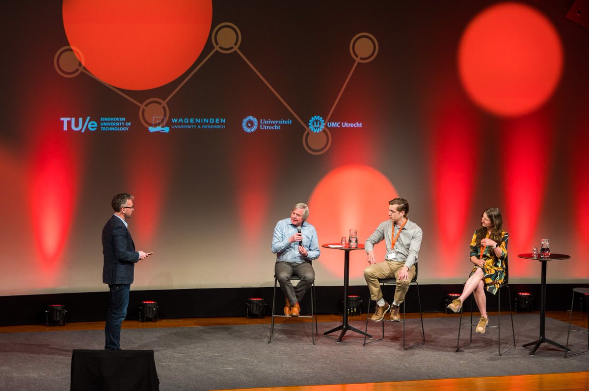 WUR's tweet photo. #Challengingfuturegenerations 🧑🎓| Today, the annual conference 'Building the Future Together’ takes place. @ArnoldBregt, Dean of Education at WUR talks with students from @TUeindhoven and @UMCU_Intl about how to create more collaboration and create new approaches in education. https://t.co/uUy2VzWPA1