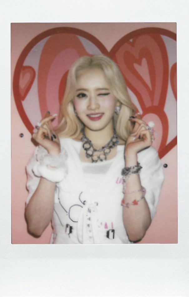 Back to the agenda where I miss the days when preparing for the comeback with burning enthusiasm. I wished I could keep everything I witnessed like a photograph, to forever hold this aliveness. 🤍