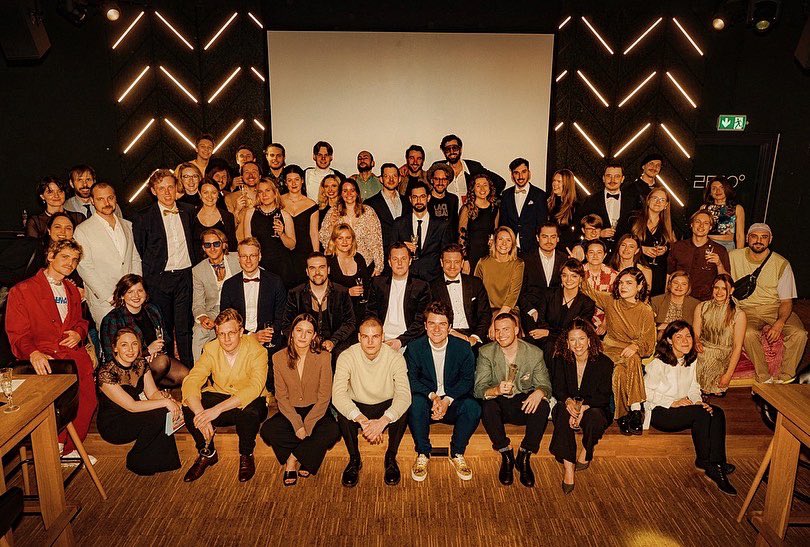 Kaum zu glauben: Wir durften vor zwei Wochen unser 5-jähriges Jubiläum feiern 🎉. Vielen Dank an alle die an uns geglaubt und unterstützt haben. Und ein besonderes Danke an den gesamten königlichen Hof - das beste Team ❤️ #anniversary