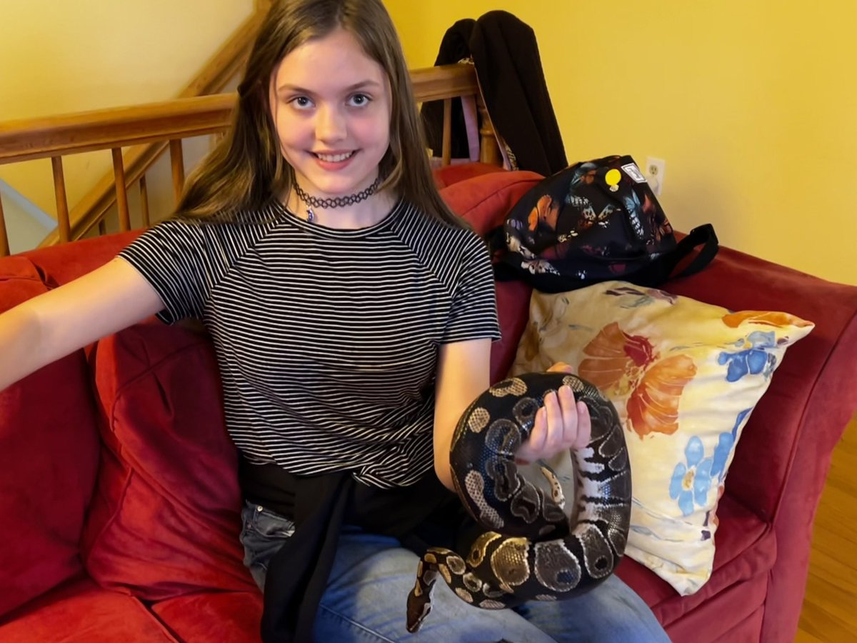 MacTipsDaily's tweet image. A good dad let’s their kids play with a snake when someone brings it out… right?  I hope so.. because that’s as close as I was getting to it. I couldn’t save her if I wanted… #Easter2022  #snakes