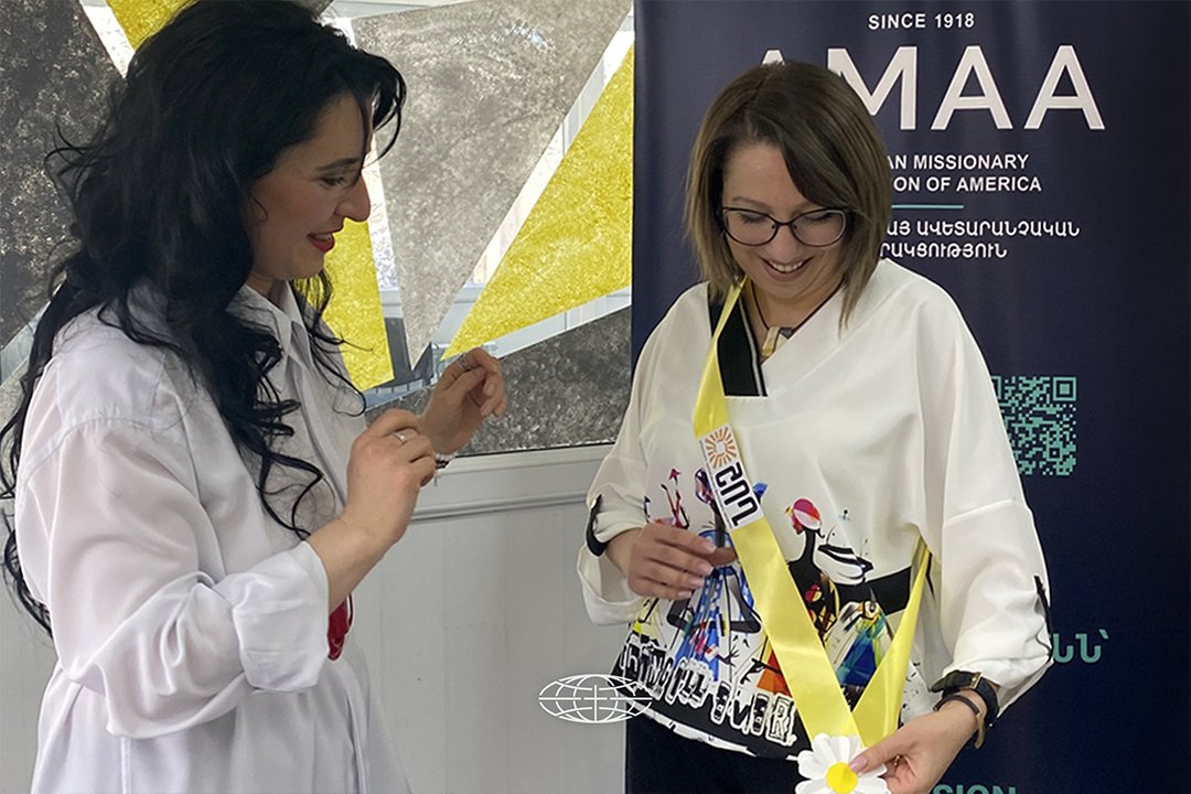 AMAA_Armenia's tweet photo. This tradition probably started in Lori region, when a few months ago the employees of #Vanadzor #Shogh were hosted in Stepanavan. They came, got acquainted, and handed over letters written by Vanadzor children to their #Stepanavan peers. https://t.co/1F4kKw2m0I