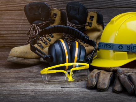VincentGurney's tweet photo. Cost of #UK construction injuries soars to more than £16bn a year 

Injuries and ill-health in the UK #construction industry are now costing upwards of £16.2bn per year, an analysis of data has revealed.

Read more from Construction News: https://t.co/8i3tK9wdFT

#VincentGurney https://t.co/KVr3MCH2hl